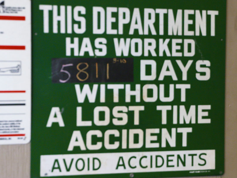 Days without a lost time accident sign